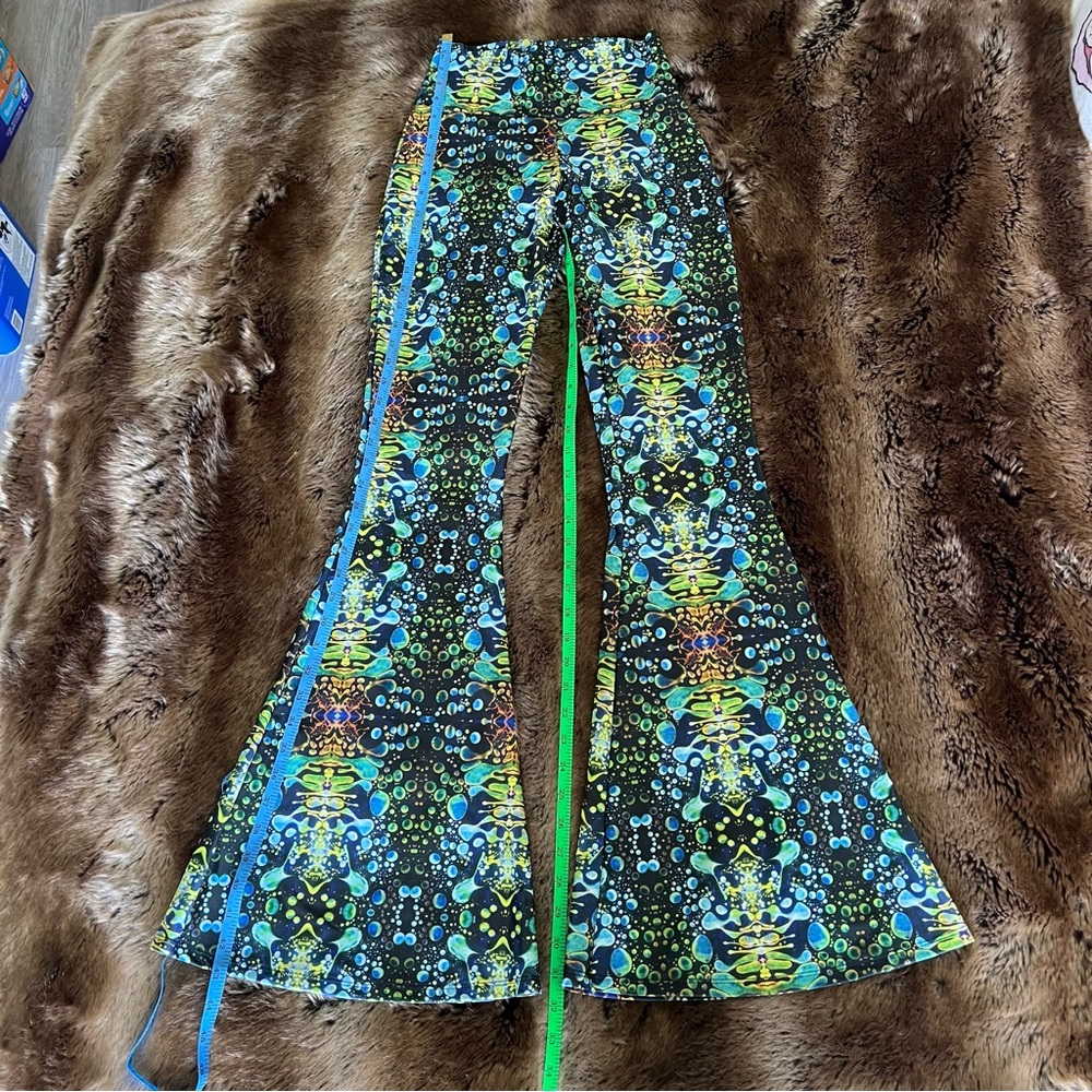 💙🫧NWOT Warrior Within Design Green Liquid Light Set-Top XS/Slim Bells pants S💚🫧 - Picture 8 of 11